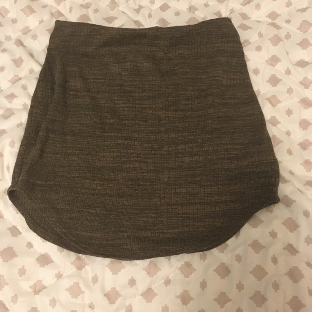 Short olive green mini skirt moss small elastic